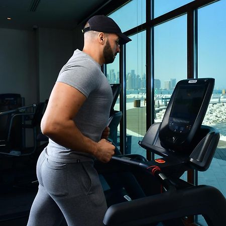 Mina Hotel And Residences By The Torch Doha Extérieur photo A man exercising on a treadmill