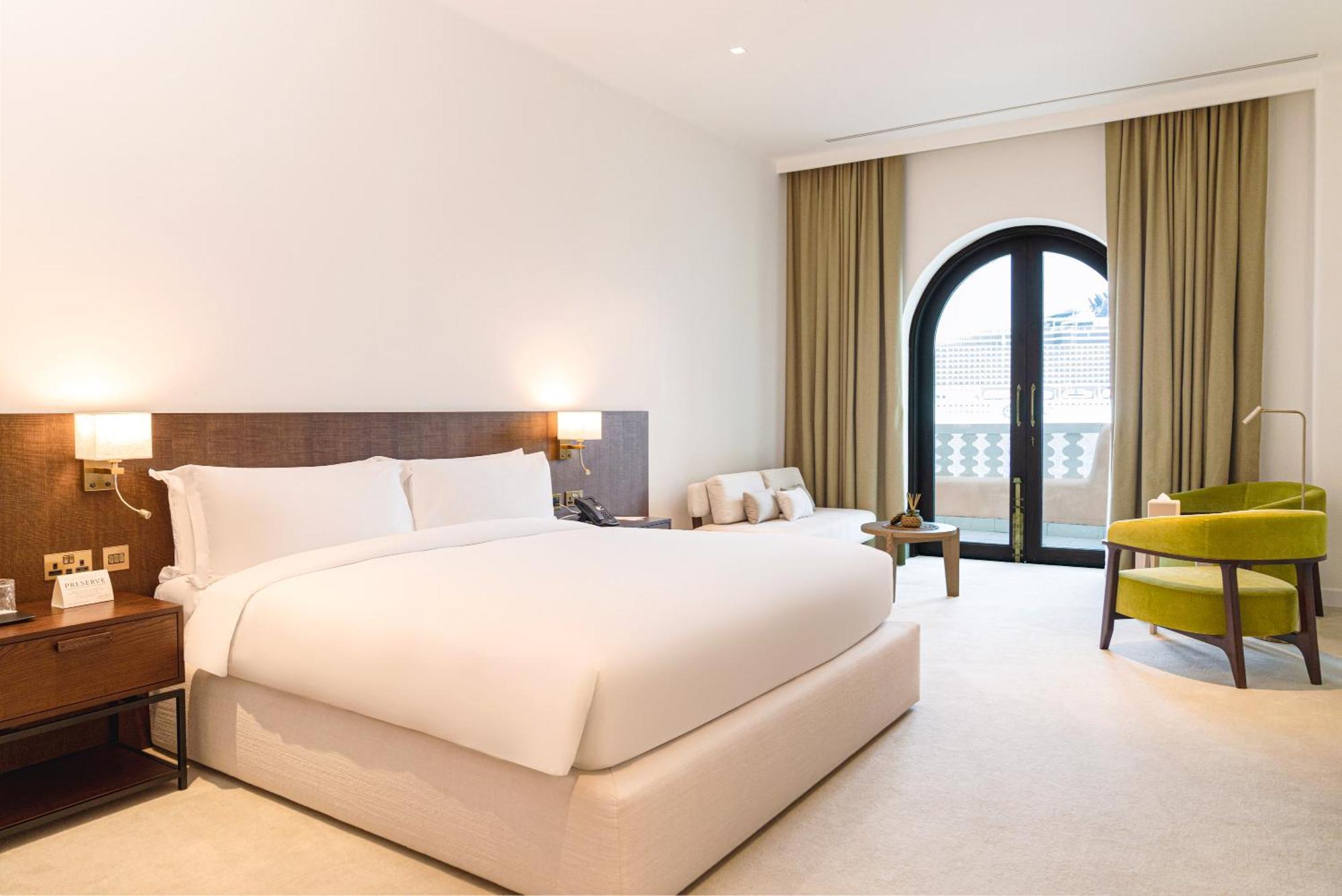 Mina Hotel And Residences By The Torch Doha Extérieur photo Deluxe Room